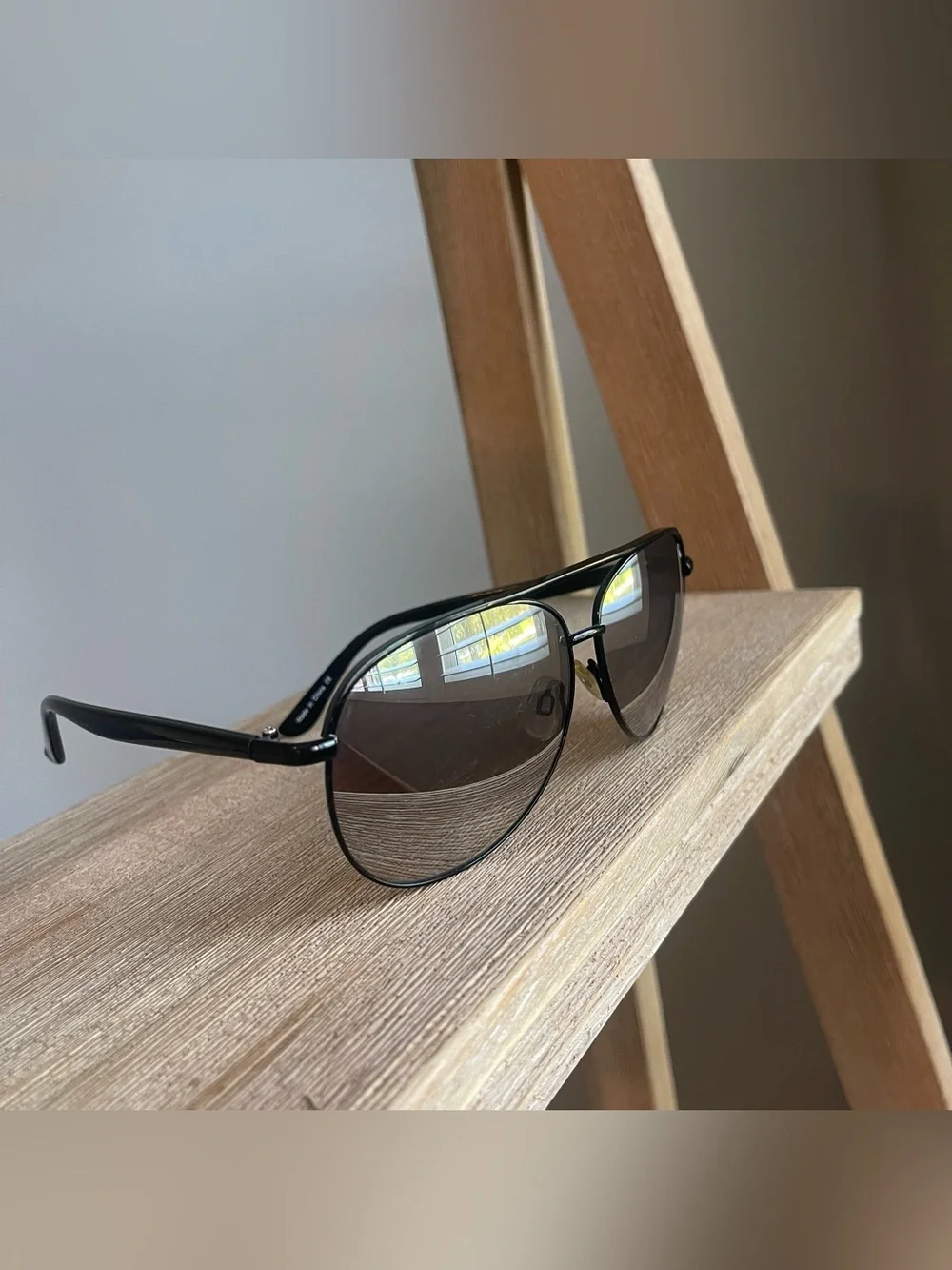Quay Australia Macaw Black Aviator Sunglasses Oversized UV Protect Logo Bridge